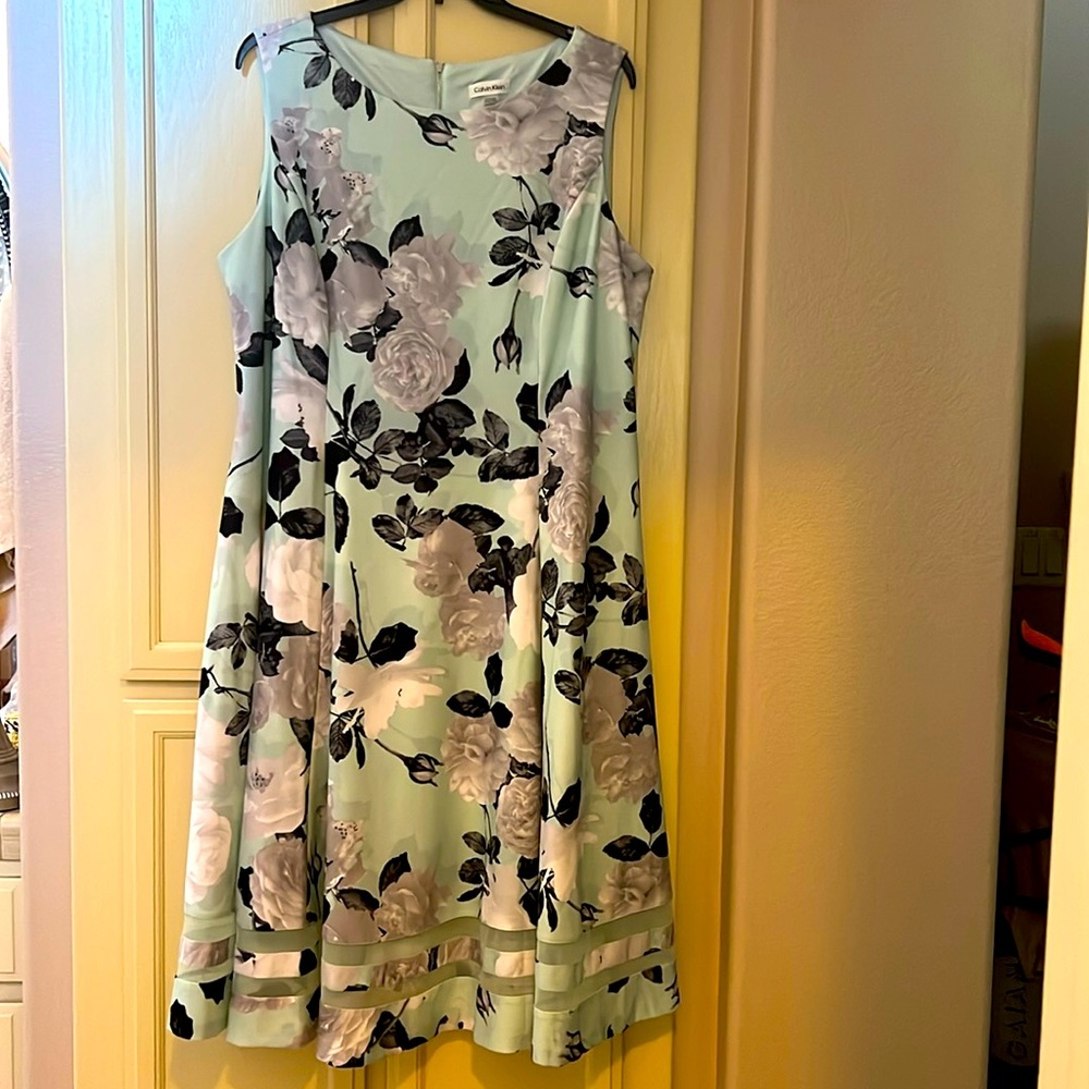 Calvin Klein A-line fit & flare dress 20w with tank sleeves. Worn 1 time to grad